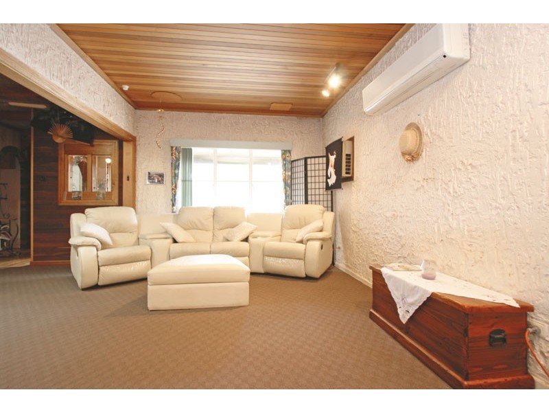 6 Woodfalls Road, Elizabeth Vale SA 5112