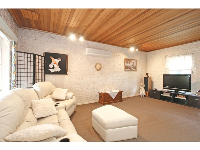 6 Woodfalls Road, Elizabeth Vale SA 5112