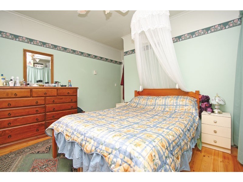 6 Woodfalls Road, Elizabeth Vale SA 5112