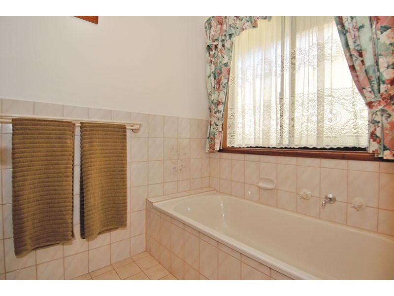 13 Meadow Lane, Gulfview Heights SA 5096