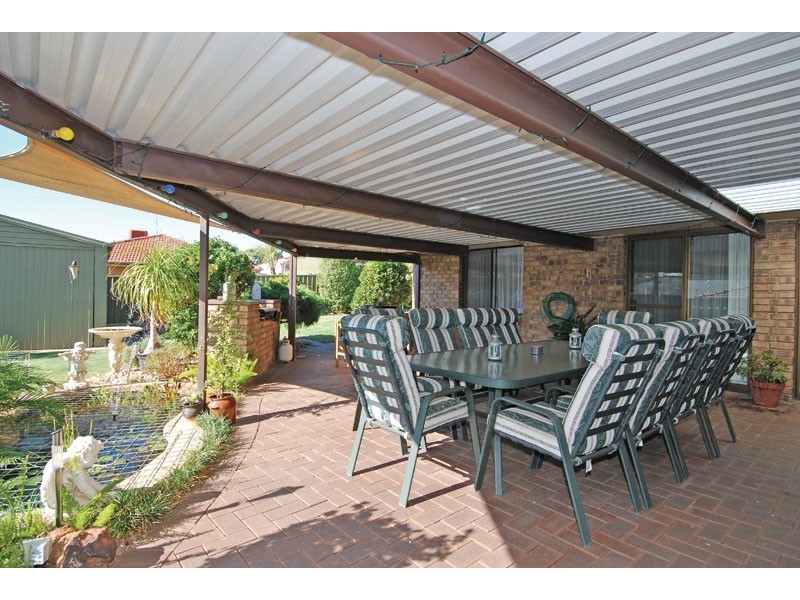 13 Meadow Lane, Gulfview Heights SA 5096