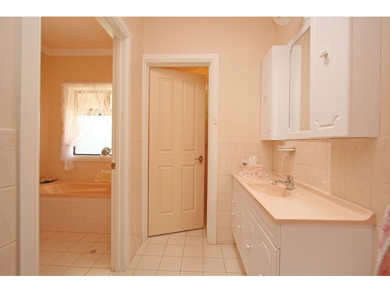 32 Taylor Avenue, Salisbury Heights SA 5109