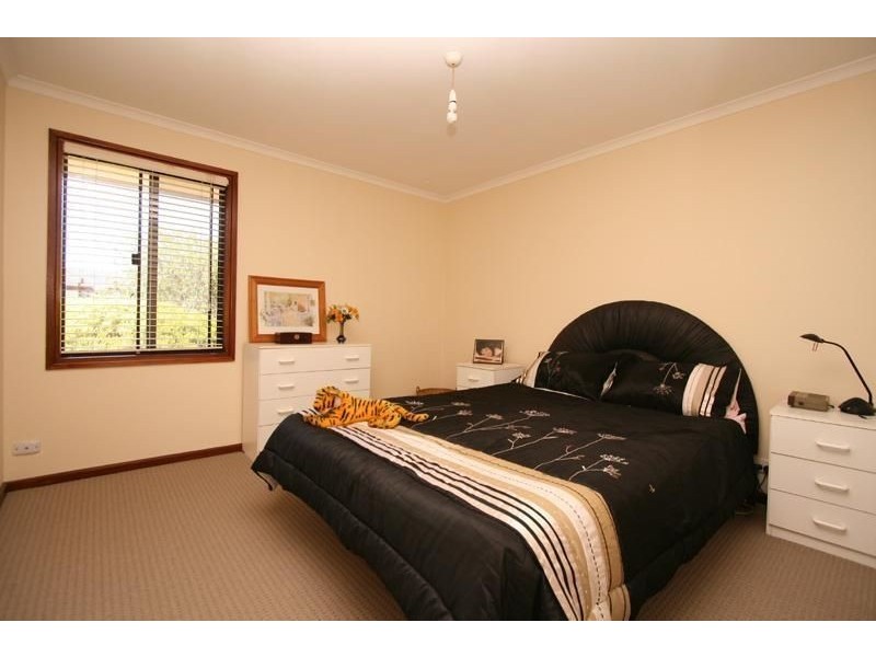 2 Paginton Cres, Elizabeth East SA 5112