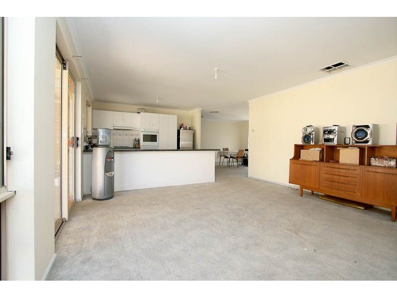 15 Castle Drive, Burton SA 5110