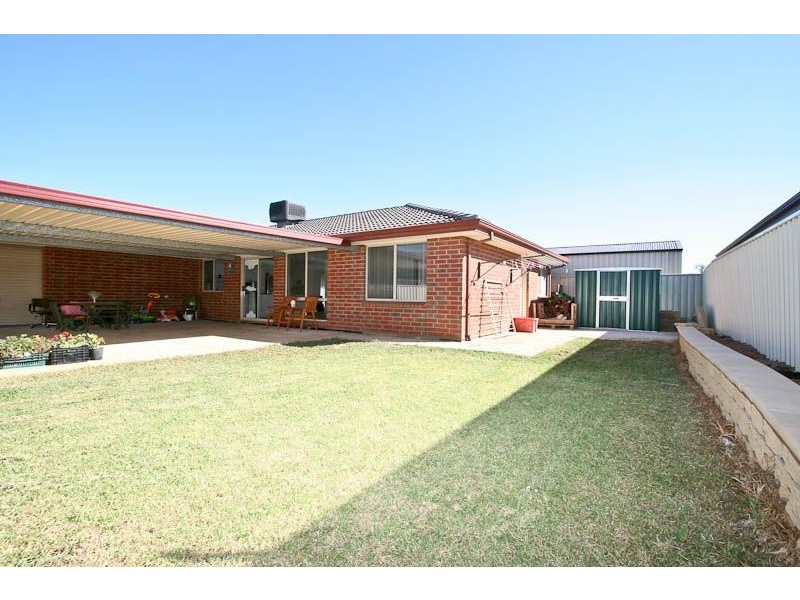 15 Castle Drive, Burton SA 5110