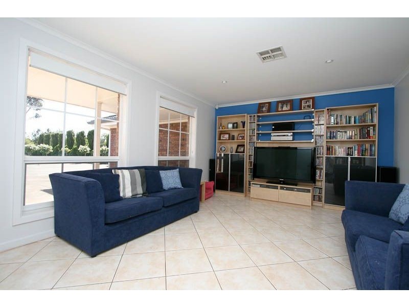 8 Whitelaws Court, Angle Vale SA 5117