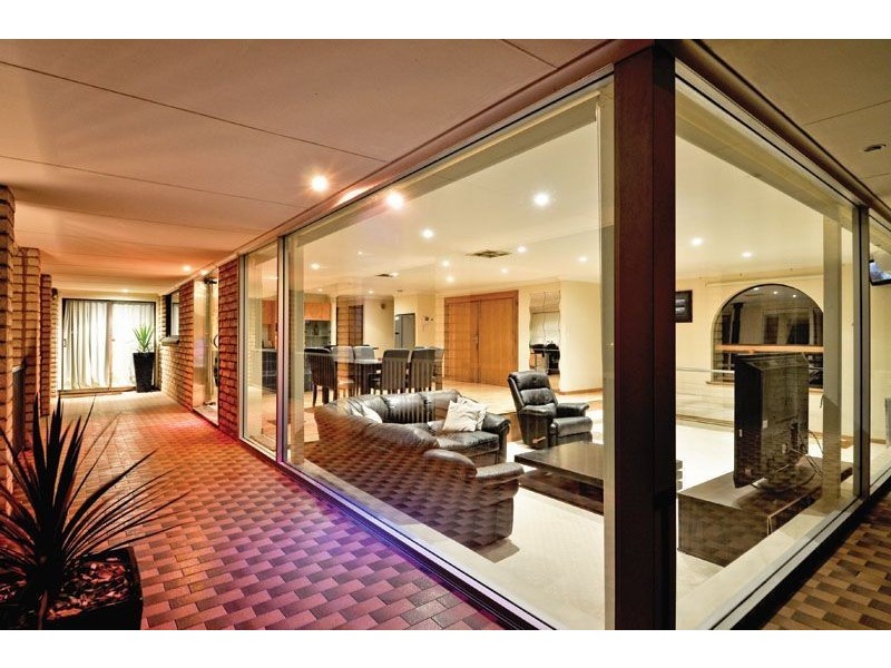 2 Bowey Ave, Salisbury Heights SA 5109