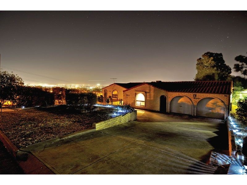 2 Bowey Ave, Salisbury Heights SA 5109