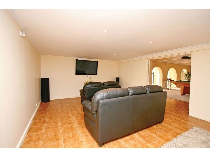 2 Bowey Ave, Salisbury Heights SA 5109