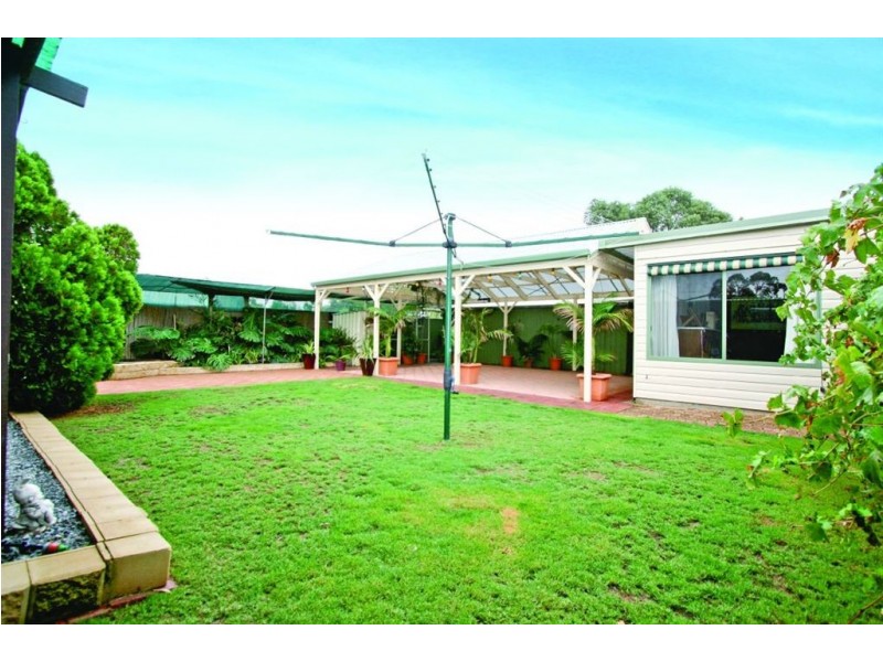 9 Hall Crescent, Burton SA 5110