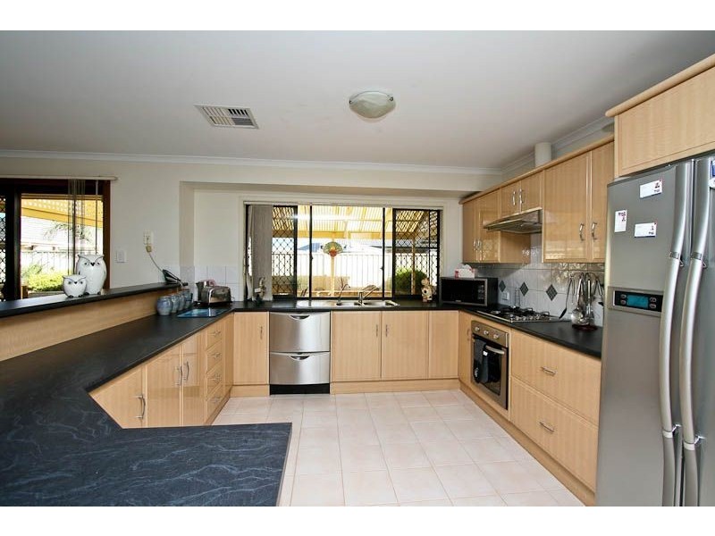 21 Lakeridge Cct, Burton SA 5110