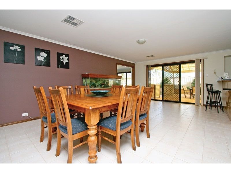 21 Lakeridge Cct, Burton SA 5110