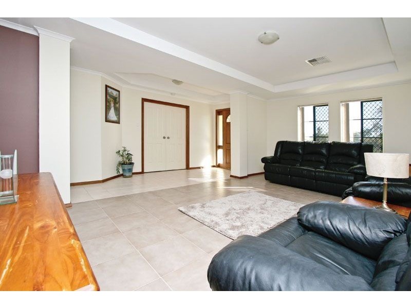 21 Lakeridge Cct, Burton SA 5110