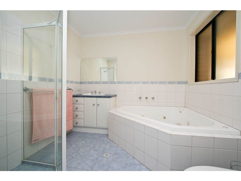 21 Lakeridge Cct, Burton SA 5110