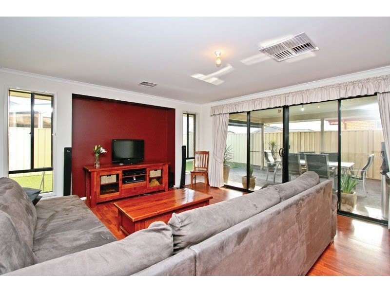 11 Waterside Drive, Burton SA 5110