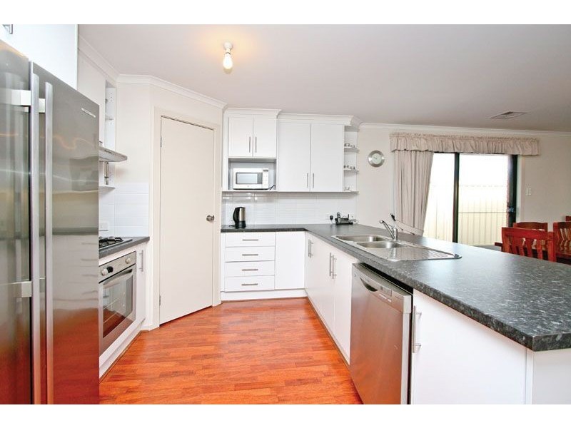 11 Waterside Drive, Burton SA 5110