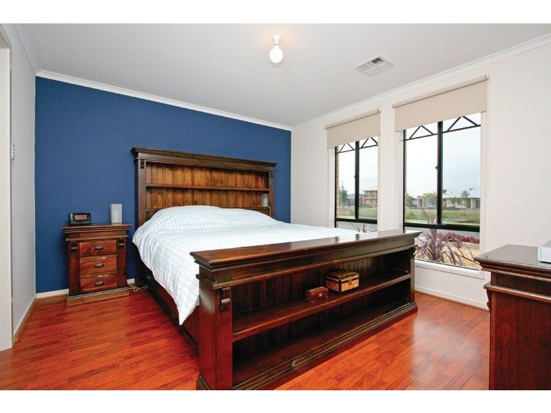 11 Waterside Drive, Burton SA 5110