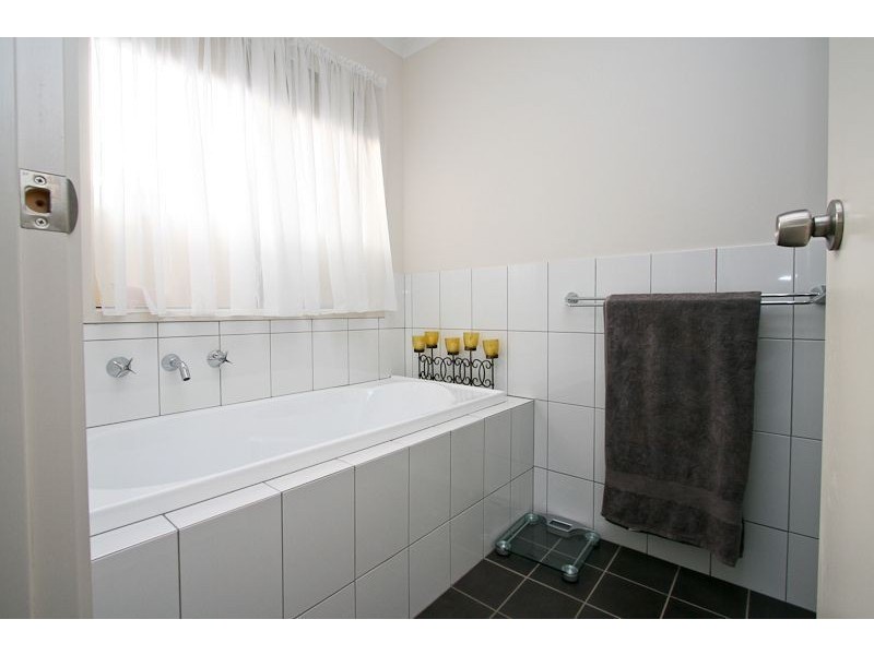 11 Waterside Drive, Burton SA 5110