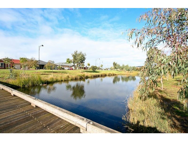 11 Waterside Drive, Burton SA 5110