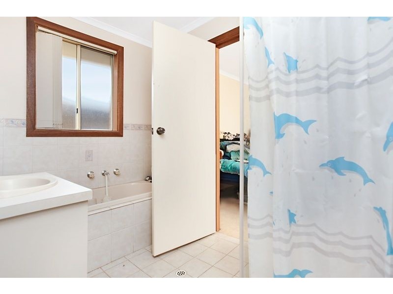 28 Lauren Dr, Paralowie SA 5108