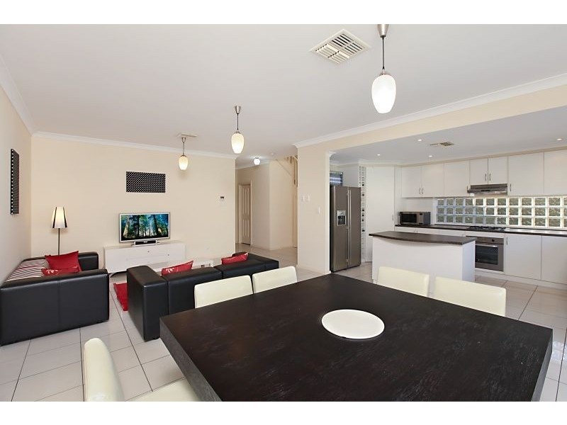 8 Sanctuary Drive, Mawson Lakes SA 5095