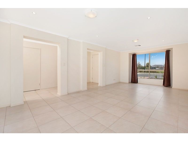 9 Edgewater Place, Burton SA 5110