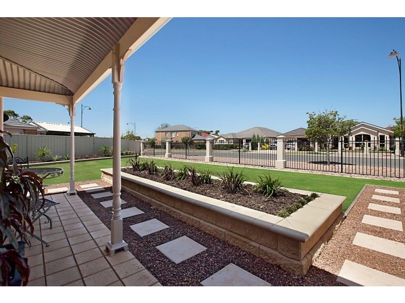 13 Springbank Blvd, Burton SA 5110