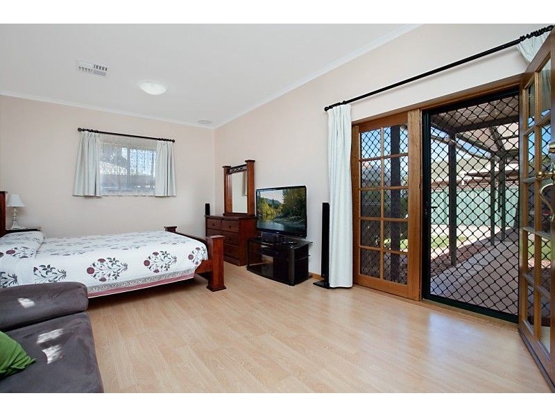 16 Londonderry Avenue, Salisbury Downs SA 5108