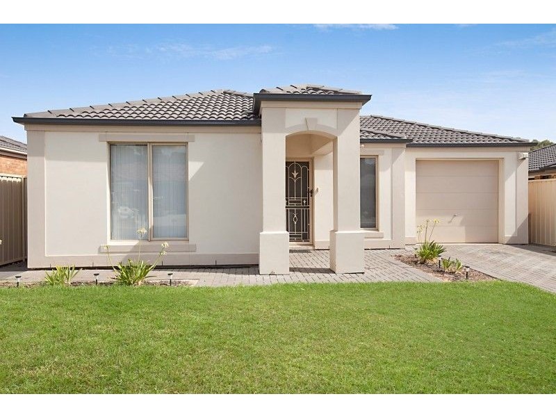 8 Napolean Court, Paralowie SA 5108
