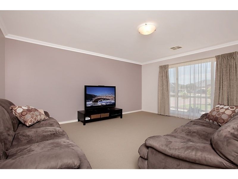 4 Portsea Crescent, Burton SA 5110