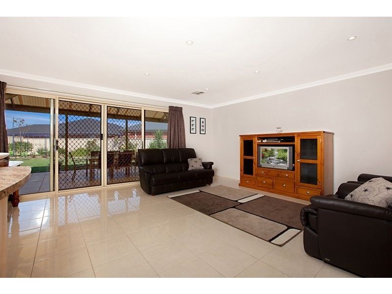 4 Portsea Crescent, Burton SA 5110