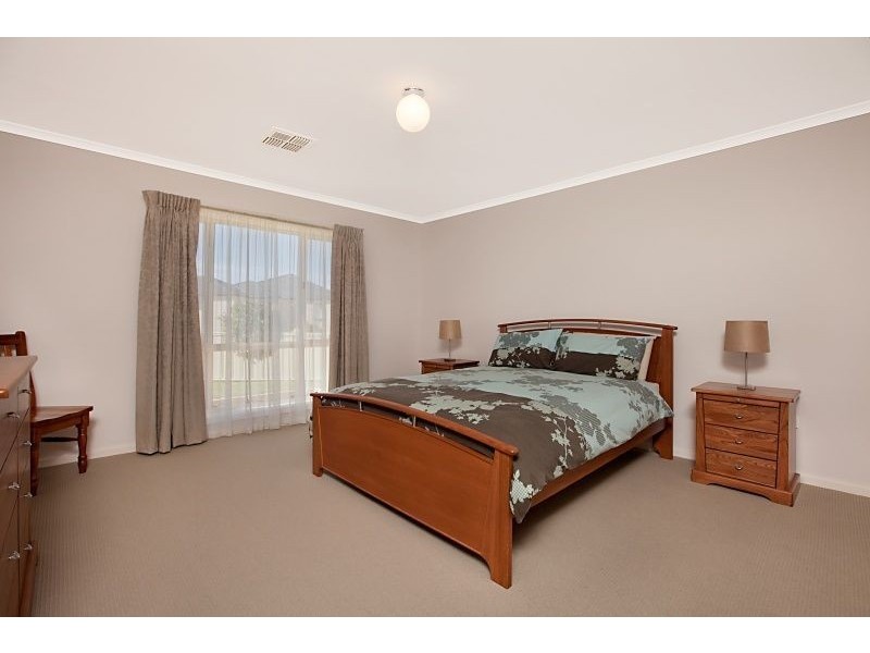 4 Portsea Crescent, Burton SA 5110