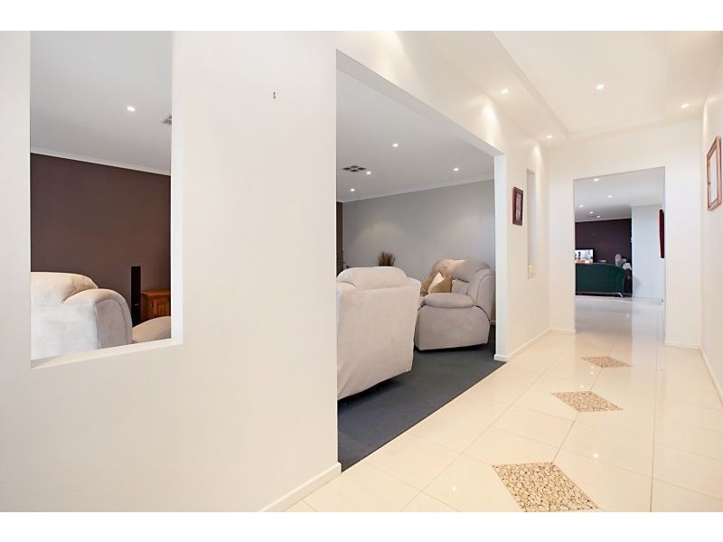 2 Lakeridge Circuit, Burton SA 5110