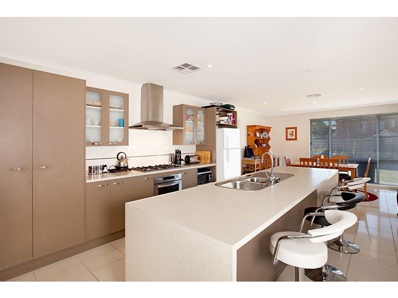 2 Lakeridge Circuit, Burton SA 5110