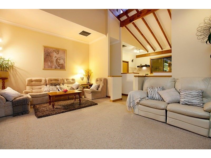 4 Pauline Court, Para Hills SA 5096