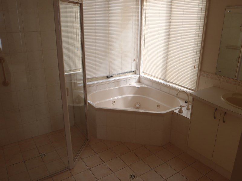 8 Elmwood Court, Mawson Lakes SA 5095