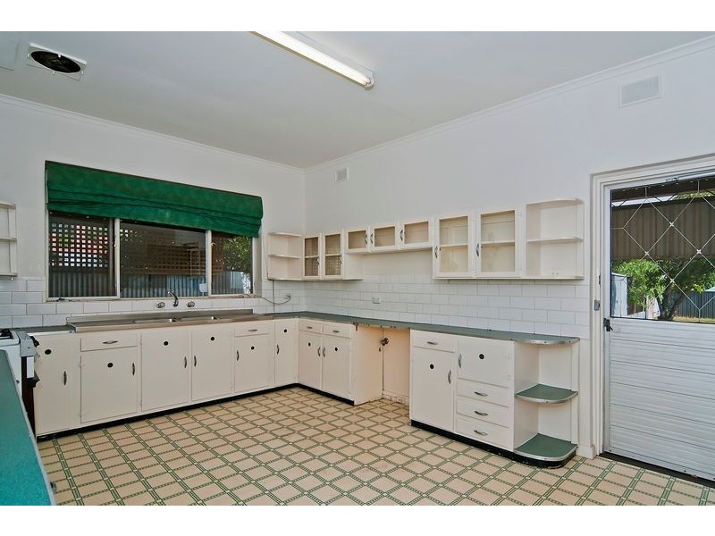 1 Ayredale Avenue, Clearview SA 5085