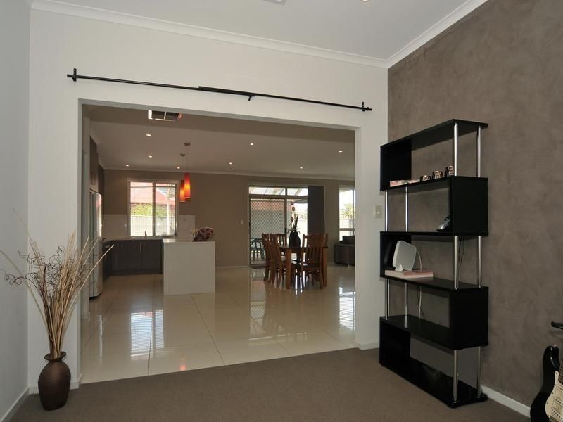 25 Mossman Street, Mawson Lakes SA 5095