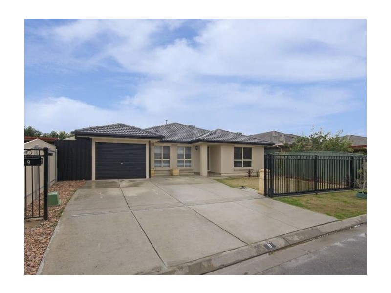 9 Lakeside Drive, Paralowie SA 5108
