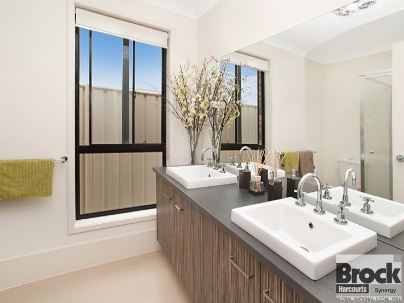 24 Rateki Close, Burton SA 5110