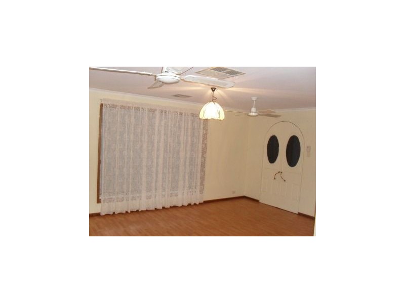 2 Winston Ave, Paralowie SA 5108