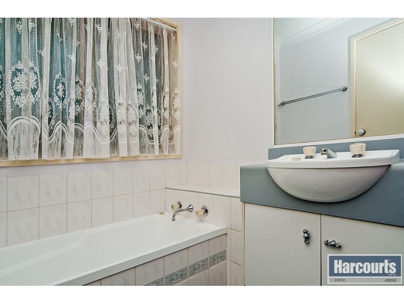 9 Maguire Cres, Burton SA 5110