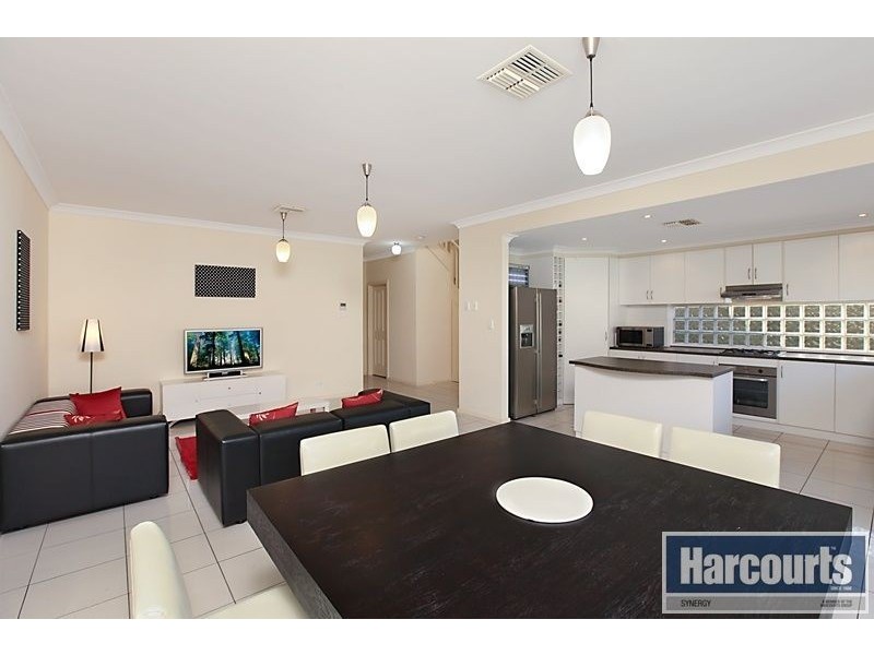 8 Sanctuary Drive, Mawson Lakes SA 5095