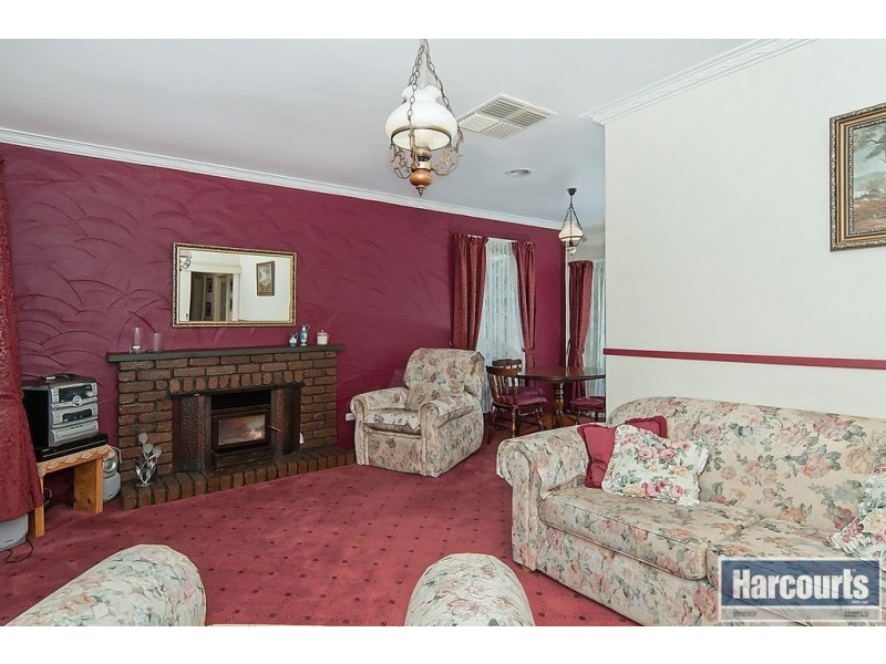 11 Poulshot Crescent, Elizabeth Vale SA 5112