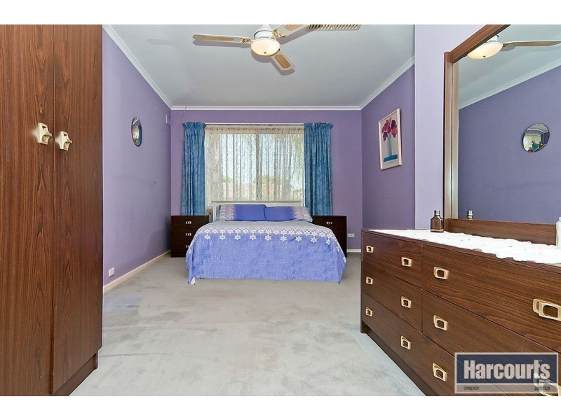 11 Poulshot Crescent, Elizabeth Vale SA 5112