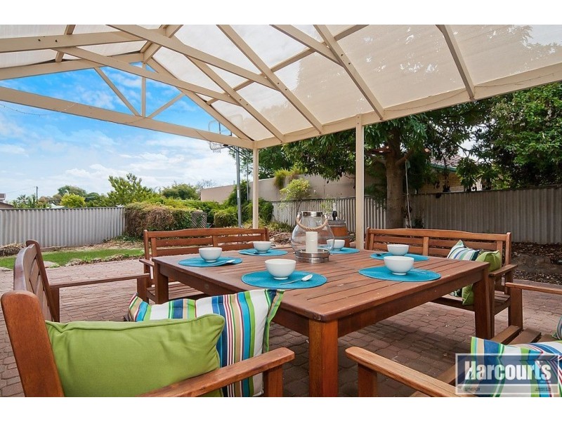 15 Cumberland Avenue, Para Hills SA 5096