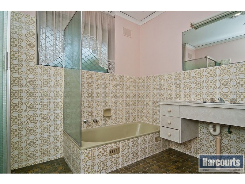20 Thompson Ave, Salisbury Downs SA 5108