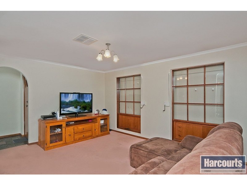 16 Hutchinson Dr, Parafield Gardens SA 5107
