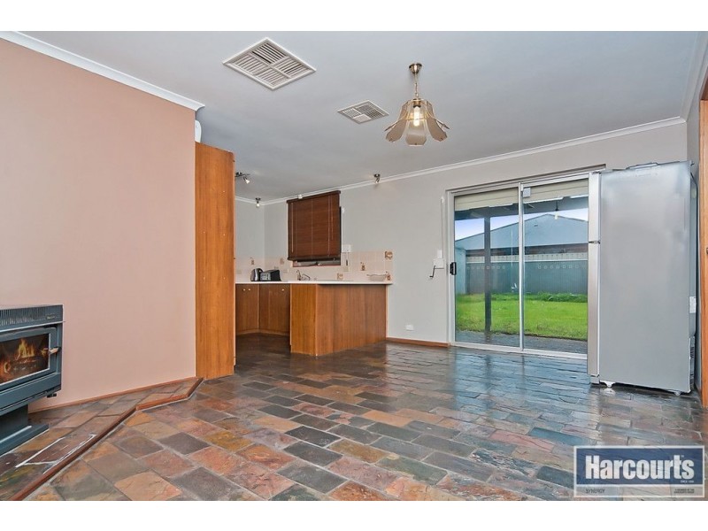 16 Hutchinson Dr, Parafield Gardens SA 5107