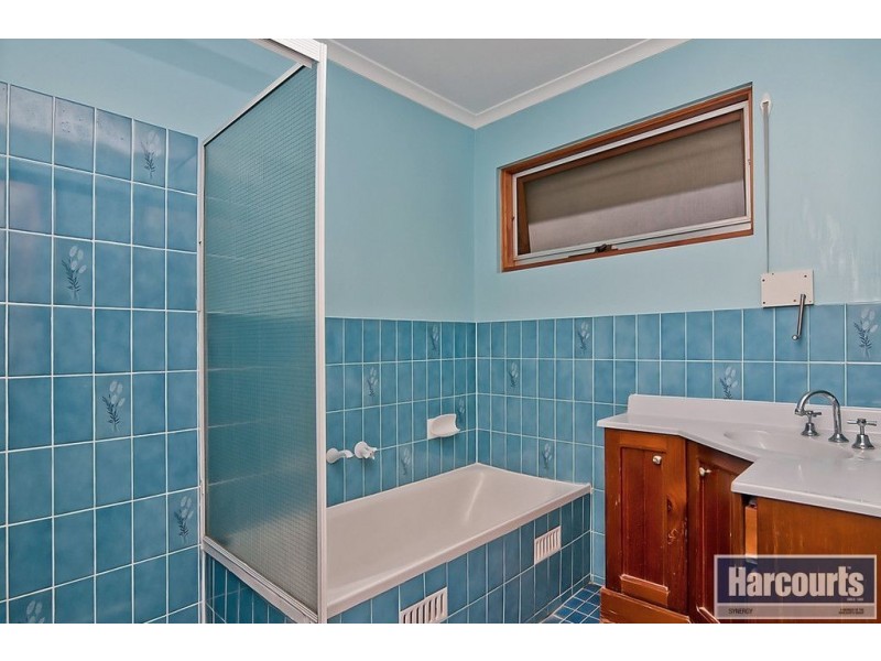 16 Hutchinson Dr, Parafield Gardens SA 5107